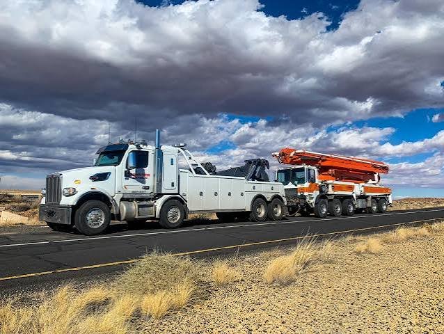 Heavy wrecker preparing to recover a semi truck near Williams Arizona